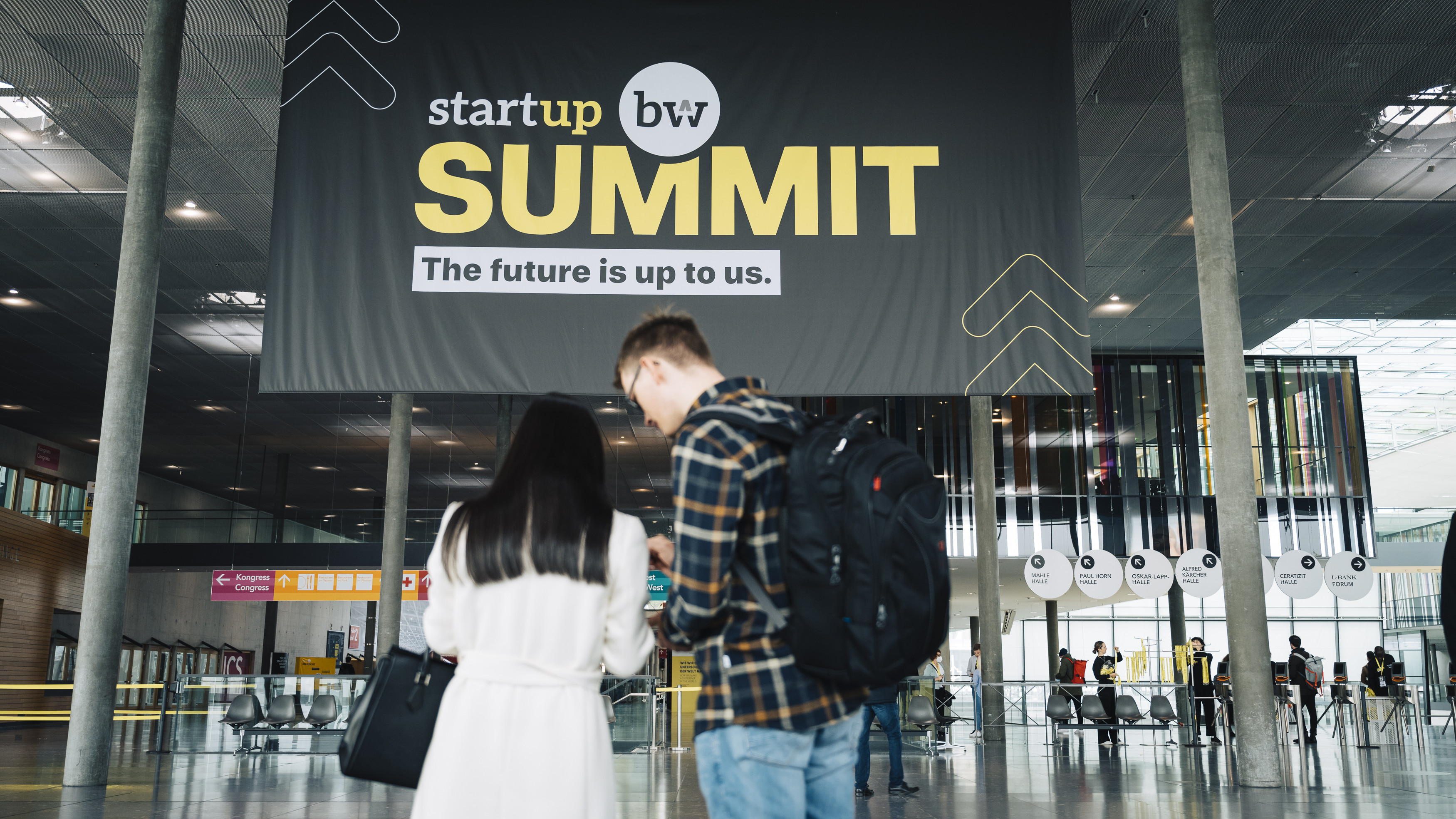 Start-up BW Summit Plakat im Eingang der Messe
